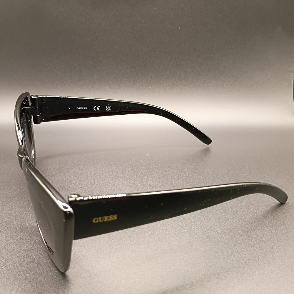 GUESS Black Sunglasses with Red Case - Picture 3 of 3